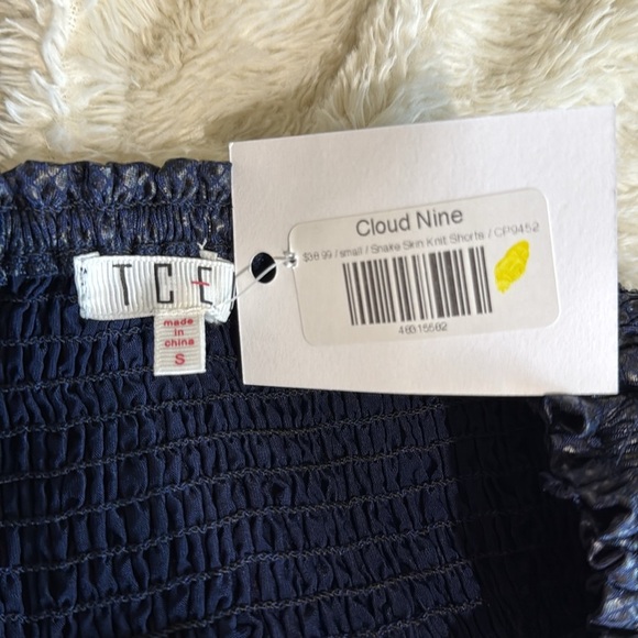 TCEC navy printed flowy shorts- Size s boutique faux leather short skort new - Picture 6 of 7